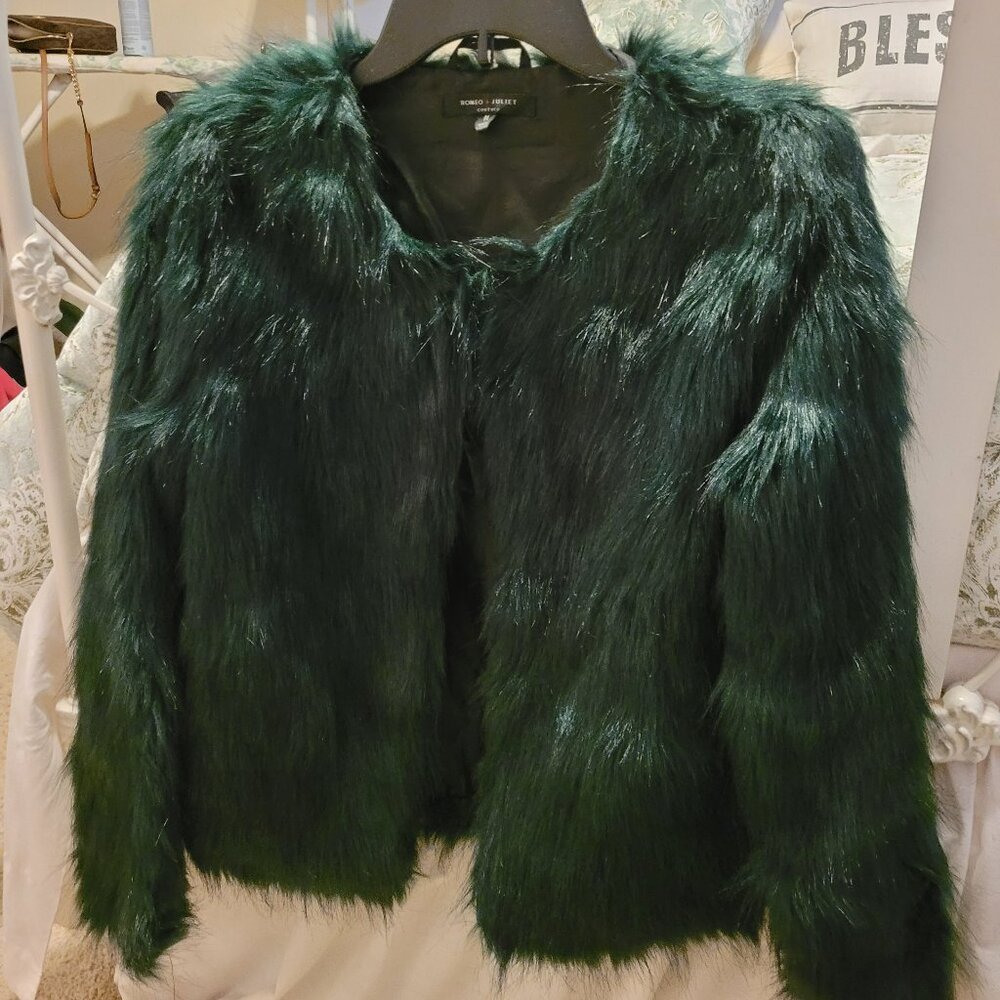 ROMEO & JULIET COUTURE- Women’s Collarless Faux- Fur Coat